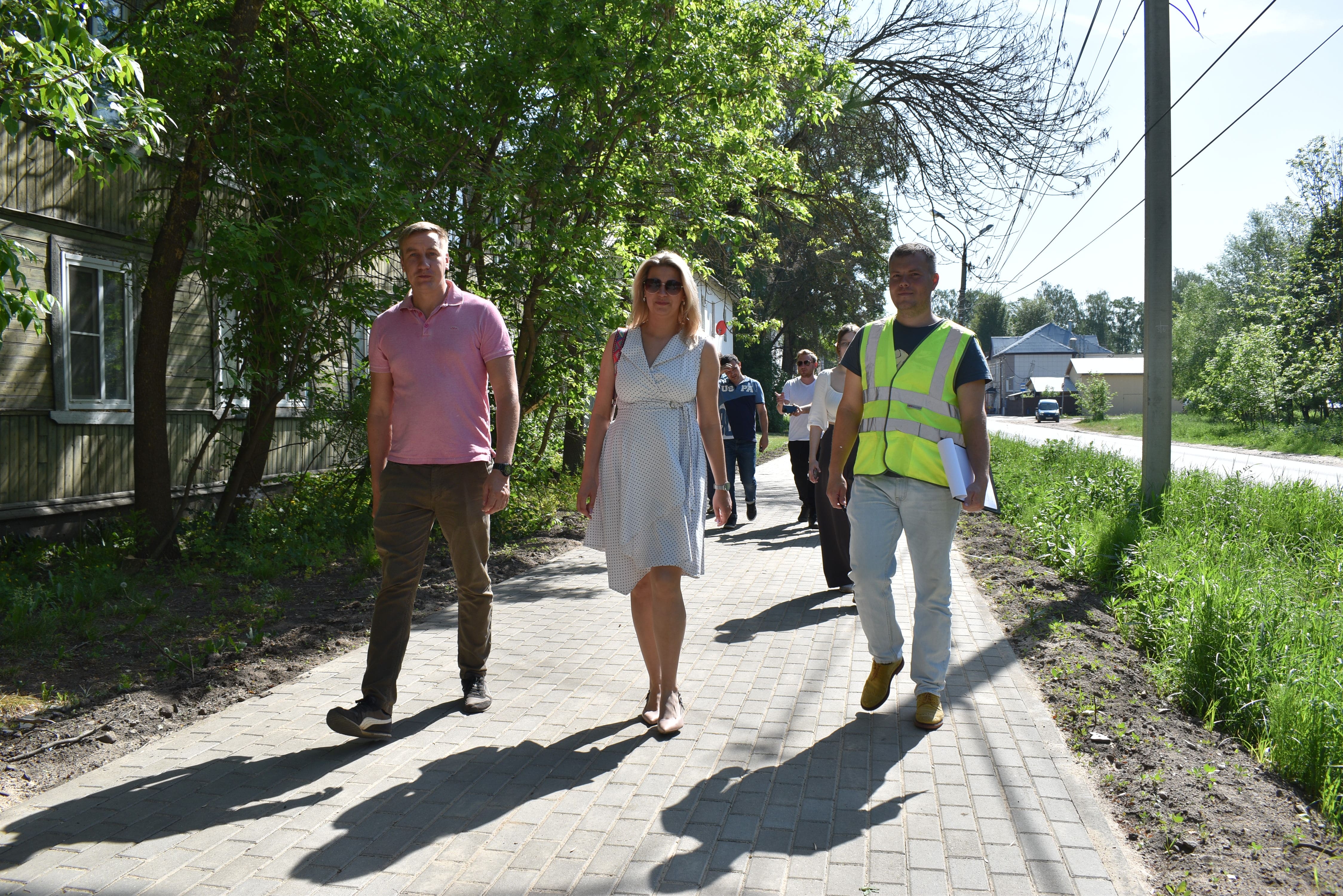 В Твери комиссия проверяет качество отремонтированных тротуаров В Твери комиссия проверяет качество отремонтированных тротуаров