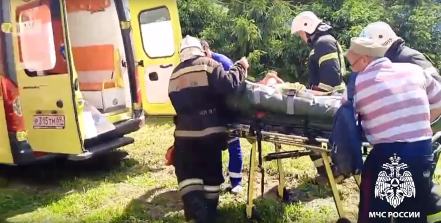 В Тверской области спасли женщину, застрявшую под рухнувшим в доме потолком В Тверской области спасли женщину, застрявшую под рухнувшим в доме потолком