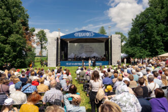 С поэтическим размахом: в Берново отметили 225 лет со дня рождения великого Александра Пушкина С поэтическим размахом: в Берново отметили 225 лет со дня рождения великого Александра Пушкина
