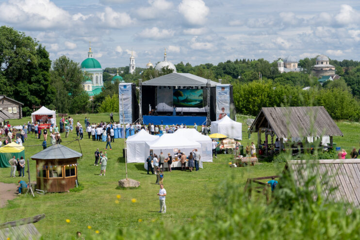 В Торжке проходит семейный фестиваль русской культуры В Торжке проходит семейный фестиваль русской культуры