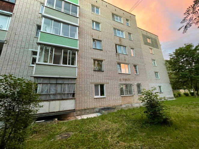 В Тверской области из окна жилого дома выпал полуторагодовалый ребёнок В Тверской области из окна жилого дома выпал полуторагодовалый ребёнок