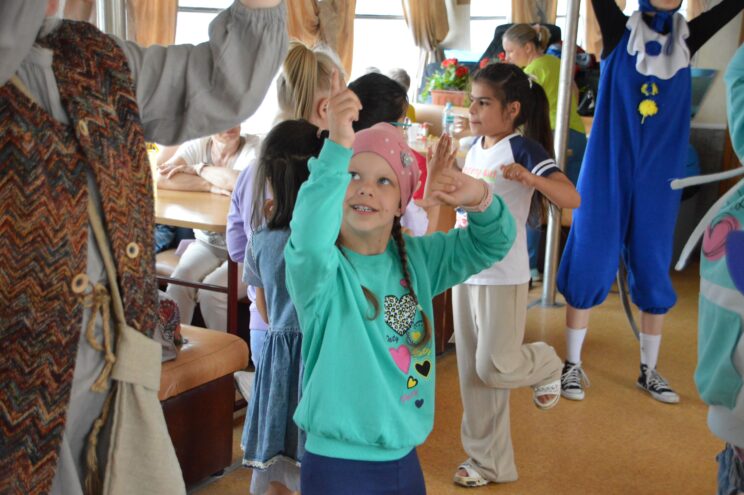 В Твери организовали прогулку на теплоходе для детей с особенностями здоровья