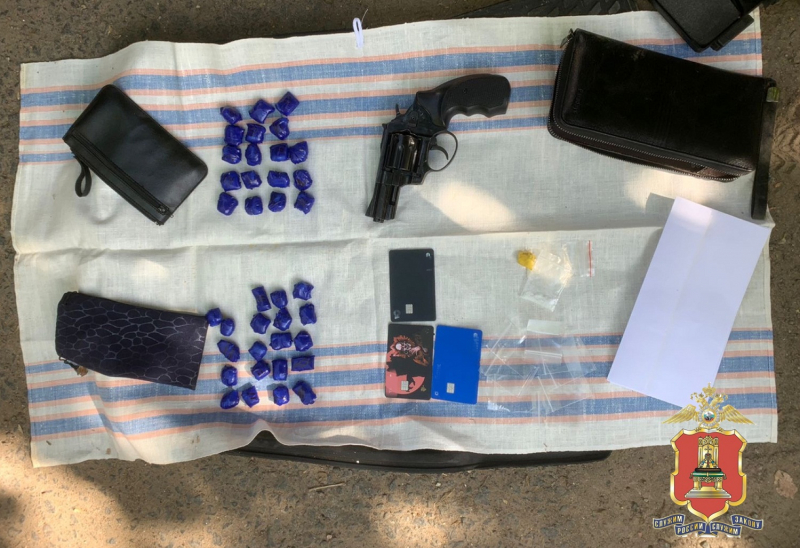 В Твери задержали "закладчика" с большой партией запрещенки В Твери задержали "закладчика" с большой партией запрещенки