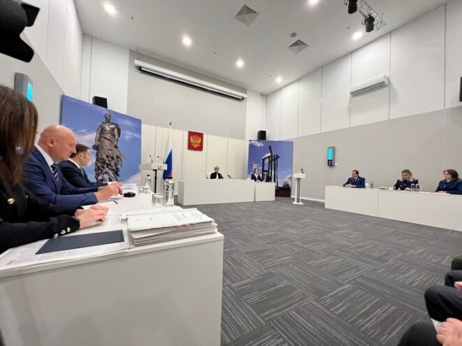 Губернатор Игорь Руденя присутствует на последнем слушании дела о геноциде советского народа