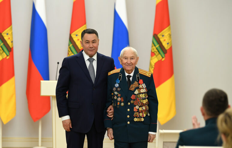 Игорь Руденя в канун Дня России вручил государственные и региональные награды жителям Тверской области Игорь Руденя в канун Дня России вручил государственные и региональные награды жителям Тверской области