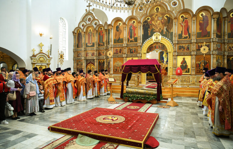 В Твери состоялось торжественное перенесение мощей святого благоверного князя Михаила Тверского в Спасо-Преображенский собор