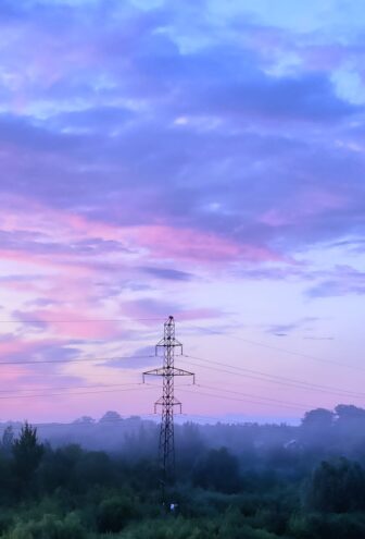 Энергетики «Тверьэнерго» работают в режиме повышенной готовности в связи с прохождением грозового фронта Энергетики «Тверьэнерго» работают в режиме повышенной готовности в связи с прохождением грозового фронта