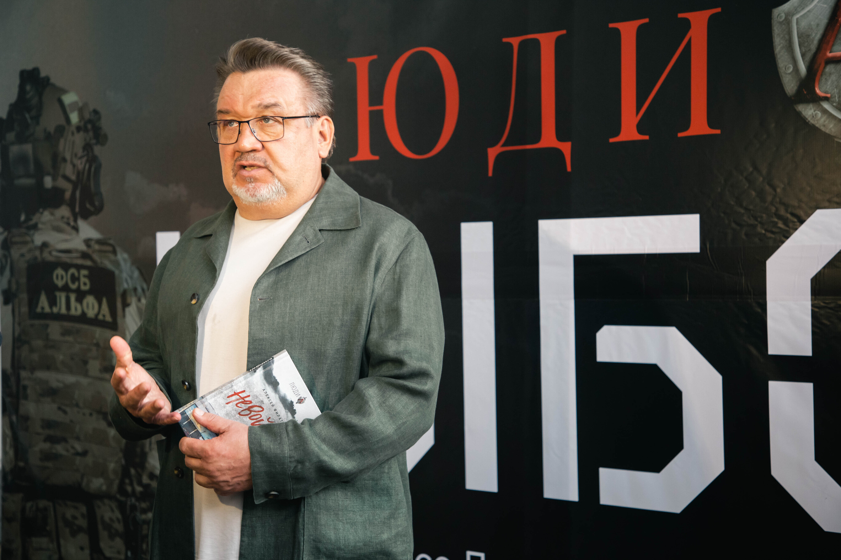 Люди А: Сложный выбор в семье военного на сцене ДК Пролетарка