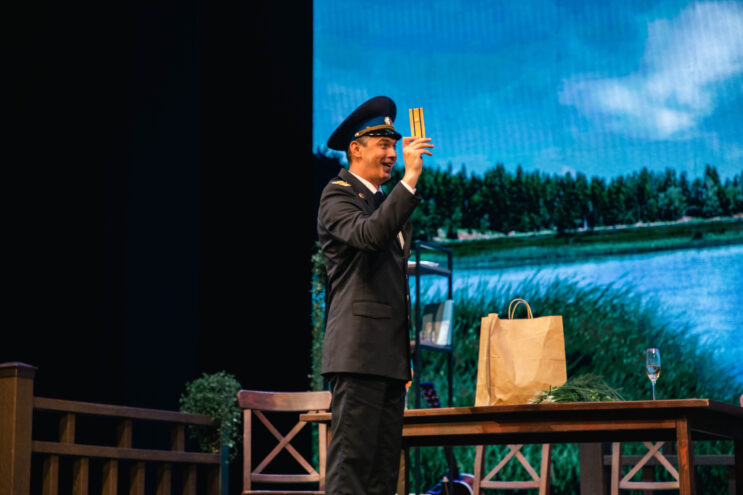 Люди А: Сложный выбор в семье военного на сцене ДК Пролетарка Люди А: Сложный выбор в семье военного на сцене ДК Пролетарка