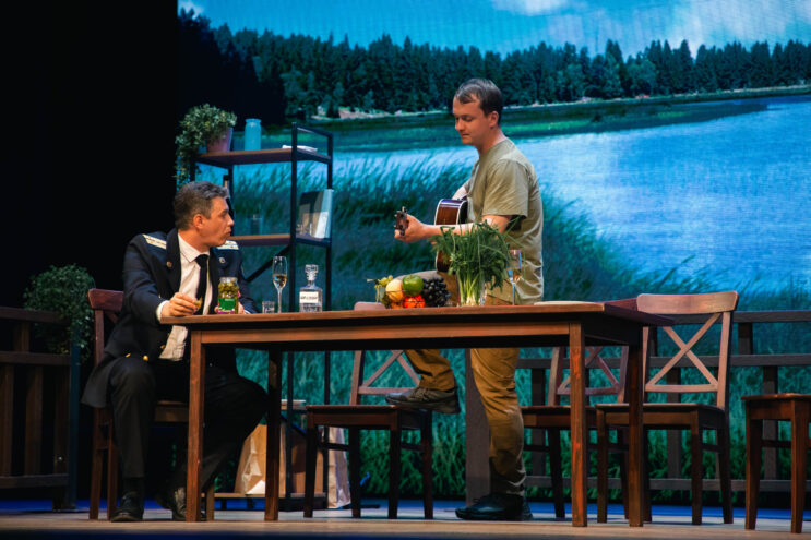 Люди А: Сложный выбор в семье военного на сцене ДК Пролетарка Люди А: Сложный выбор в семье военного на сцене ДК Пролетарка