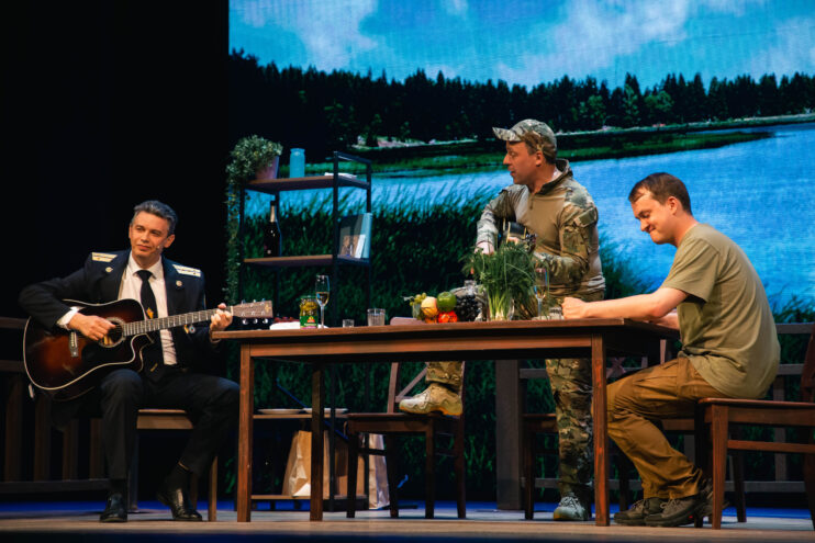 Люди А: Сложный выбор в семье военного на сцене ДК Пролетарка Люди А: Сложный выбор в семье военного на сцене ДК Пролетарка