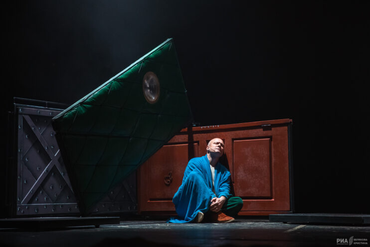 Уже не Маленький принц: В Тверском ТЮЗе герой отправился на поиски своего внутреннего ребенка