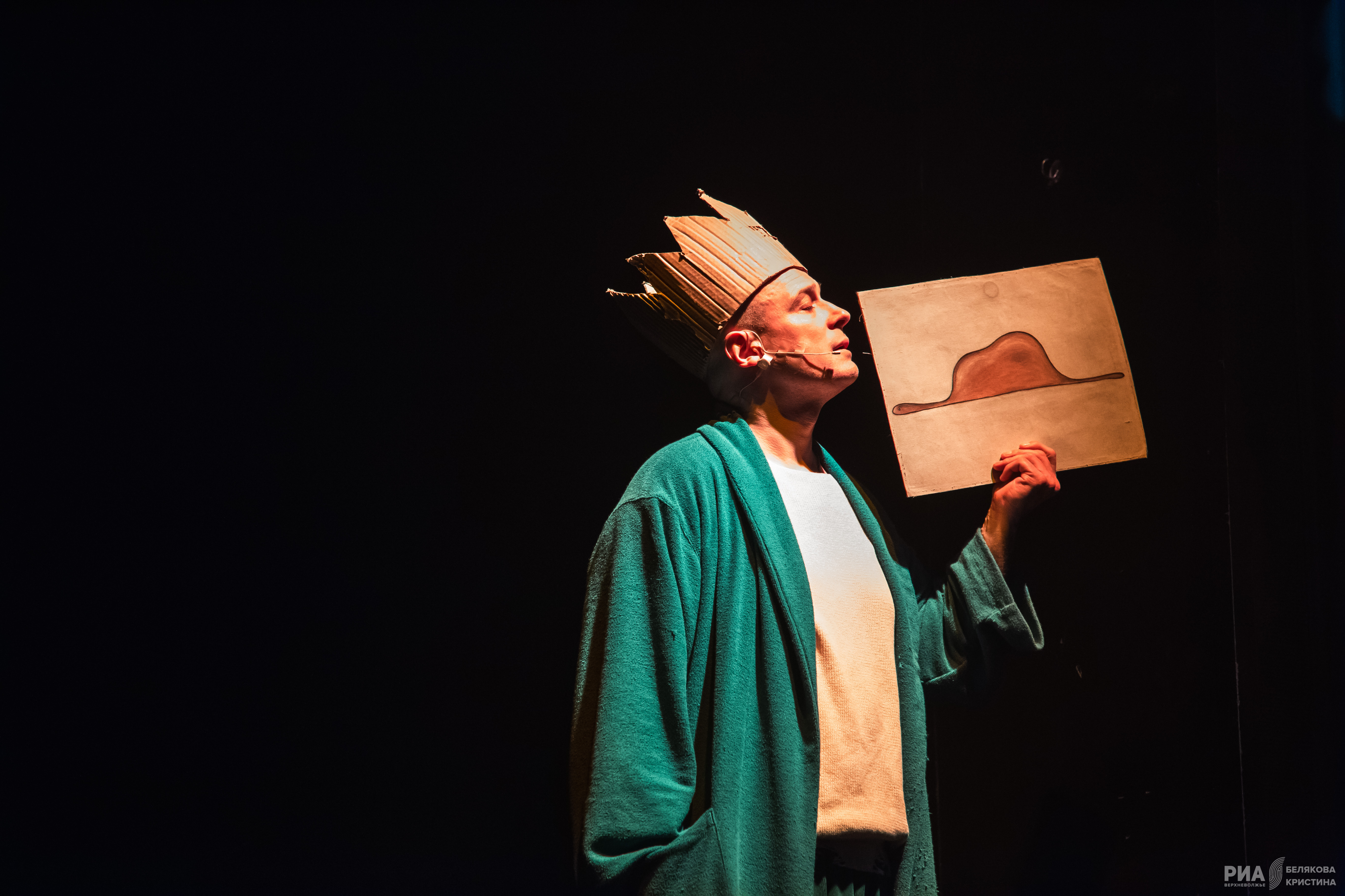 Уже не Маленький принц: В Тверском ТЮЗе герой отправился на поиски своего внутреннего ребенка