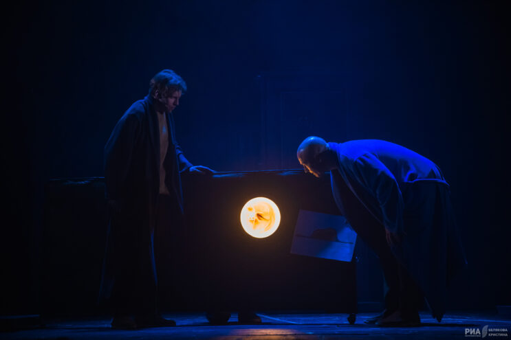 Уже не Маленький принц: В Тверском ТЮЗе герой отправился на поиски своего внутреннего ребенка