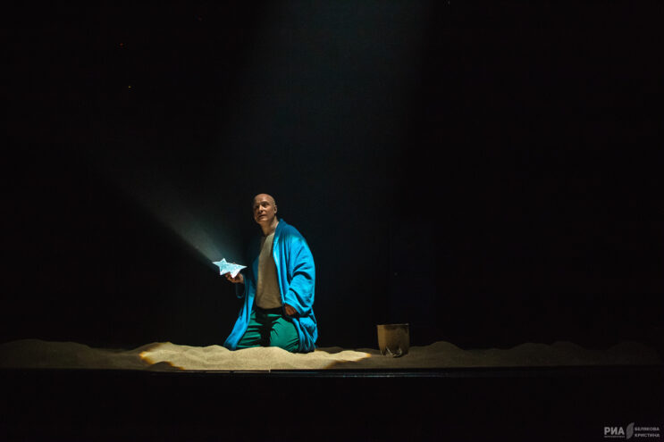 Уже не Маленький принц: В Тверском ТЮЗе герой отправился на поиски своего внутреннего ребенка