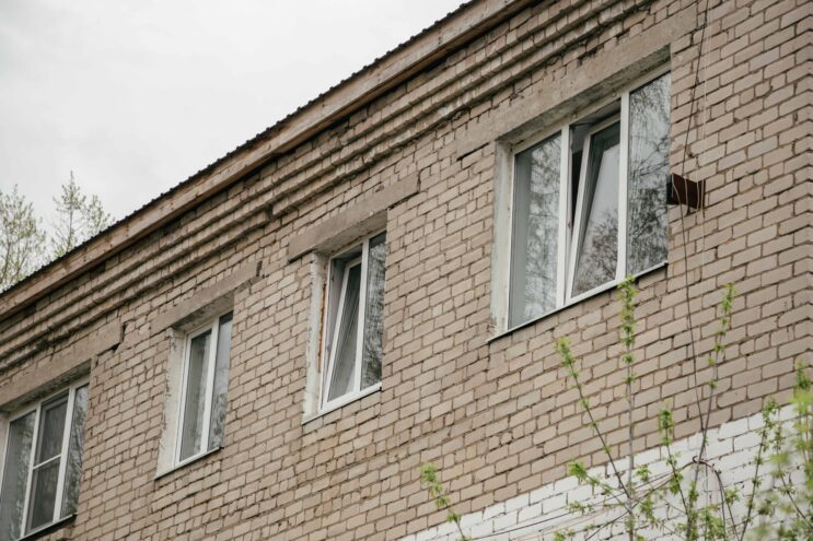 Жителей Тверской области призывают обезопасить детей от выпадения из окон Жителей Тверской области призывают обезопасить детей от выпадения из окон