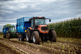 Житель Тверской области 10 лет катался на тракторе с поддельными правами Житель Тверской области 10 лет катался на тракторе с поддельными правами
