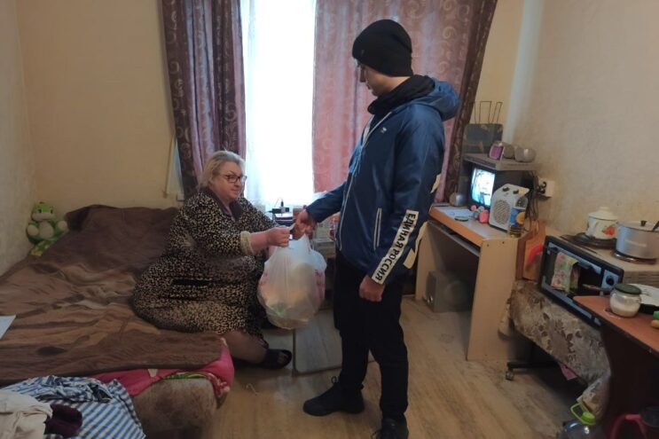 Волонтеры доставили продукты питания и лекарства пенсионерке из Тверской области Волонтеры доставили продукты питания и лекарства пенсионерке из Тверской области
