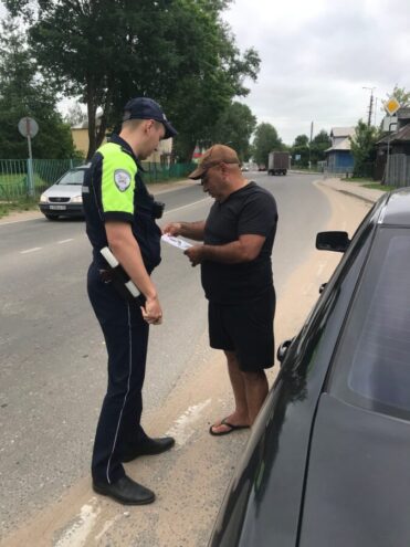 В Лихославле водителей тормозили для вручения памяток В Лихославле водителей тормозили для вручения памяток
