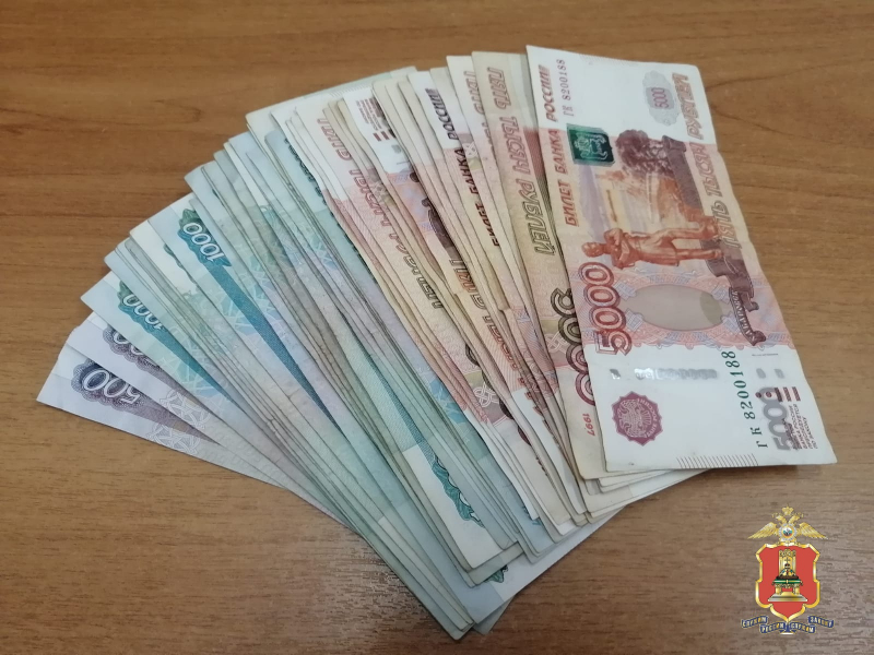 В Тверской области цыганка украла у пенсионерки больше 100 тысяч рублей В Тверской области цыганка украла у пенсионерки больше 100 тысяч рублей