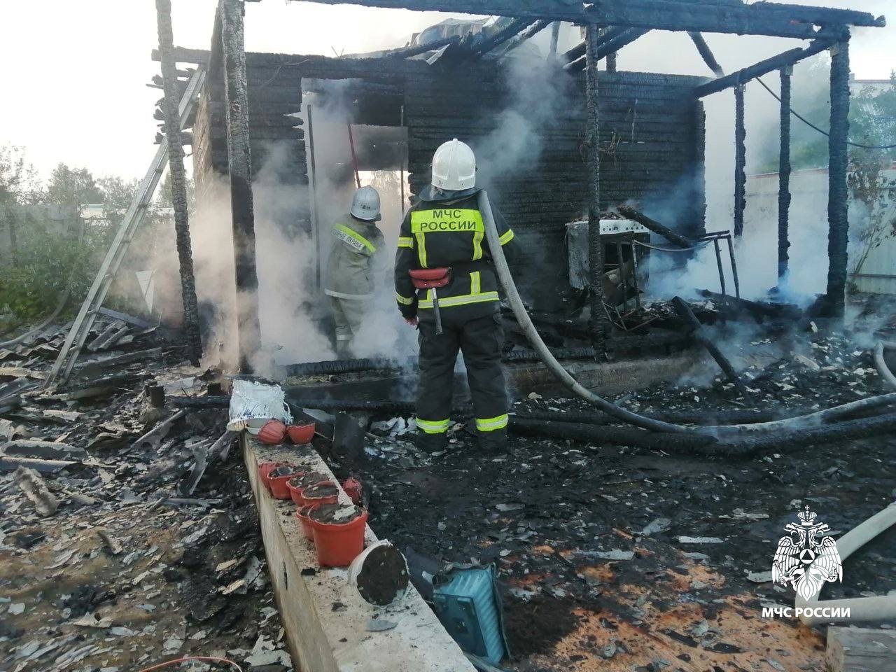 Ночью в Тверской области сгорел дачный дом Ночью в Тверской области сгорел дачный дом