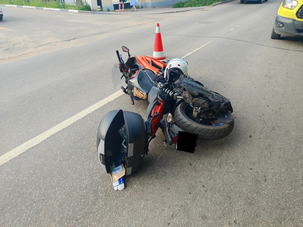 В Твери 7-летняя девочка переходила дорогу вне перехода и попала под колеса мотоцикла В Твери 7-летняя девочка переходила дорогу вне перехода и попала под колеса мотоцикла