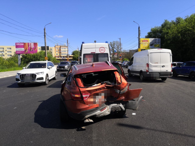 В Твери водитель иномарки заснул за рулём и врезался в «Ладу»