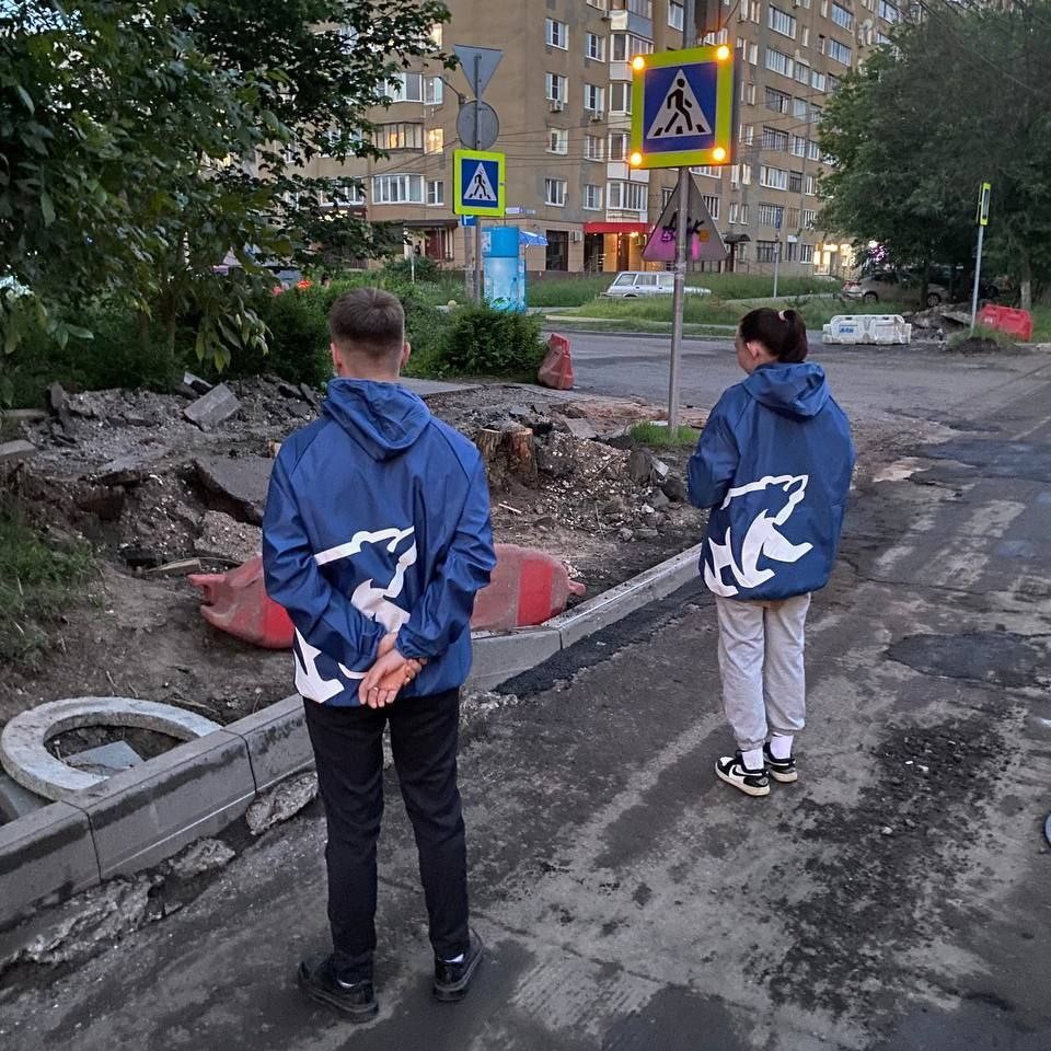 В Твери активисты проинспектировали ремонтные работы на Смоленском переулке В Твери активисты проинспектировали ремонтные работы на Смоленском переулке