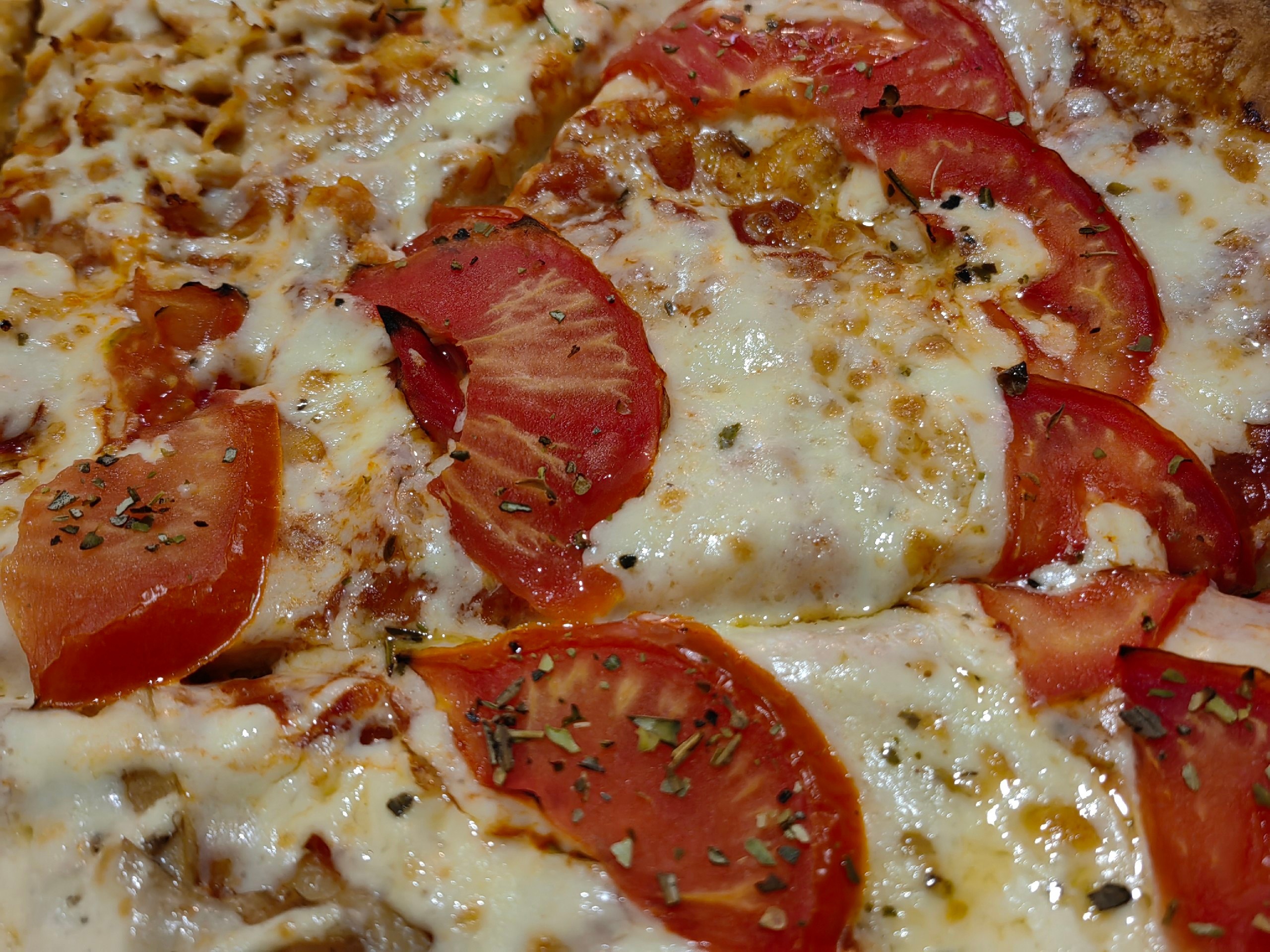 Поели за вас: Свежие помидоры и забавный «сюрприз» от «Ташир пицца»