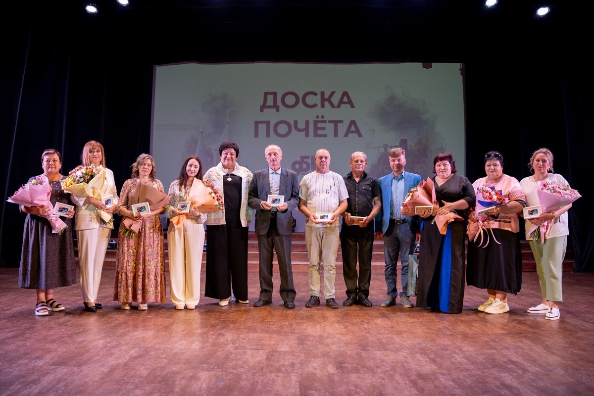 В Лихославле прошли торжества, посвященные Дню России и Дню Лихославльского округа В Лихославле прошли торжества, посвященные Дню России и Дню Лихославльского округа