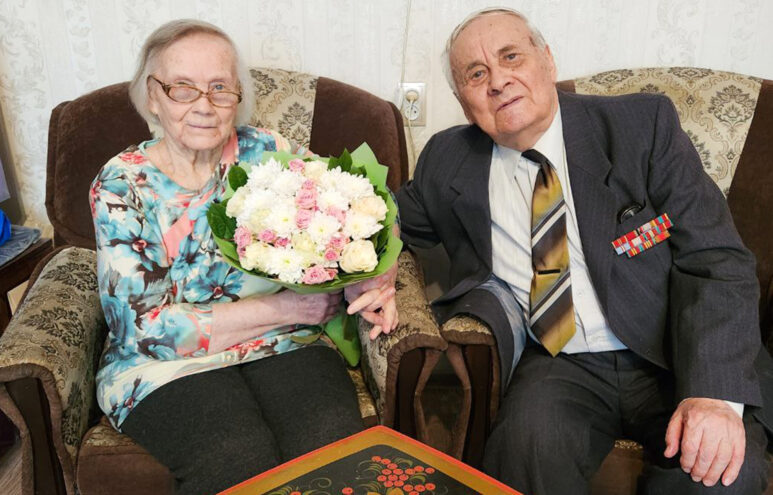 В Твери участнику Парада Победы 1945 года Владимиру Левандовскому исполнилось 93 года В Твери участнику Парада Победы 1945 года Владимиру Левандовскому исполнилось 93 года