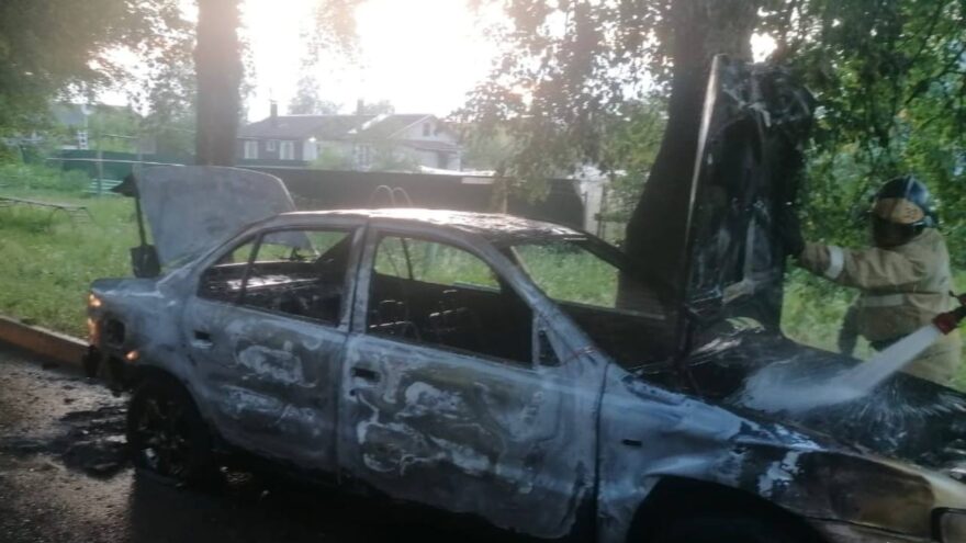 В Тверской области потушили пожар в автомобиле