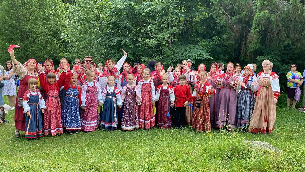 В Тверской области проходит XXIX Межрегиональный фольклорный праздник «Троицкие гуляния в Василёво» В Тверской области проходит XXIX Межрегиональный фольклорный праздник «Троицкие гуляния в Василёво»