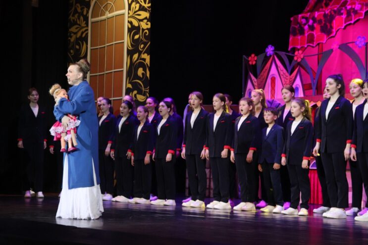 В День защиты детей в Твери обладательница самого высокого голоса в мире представила музыкальную сказку