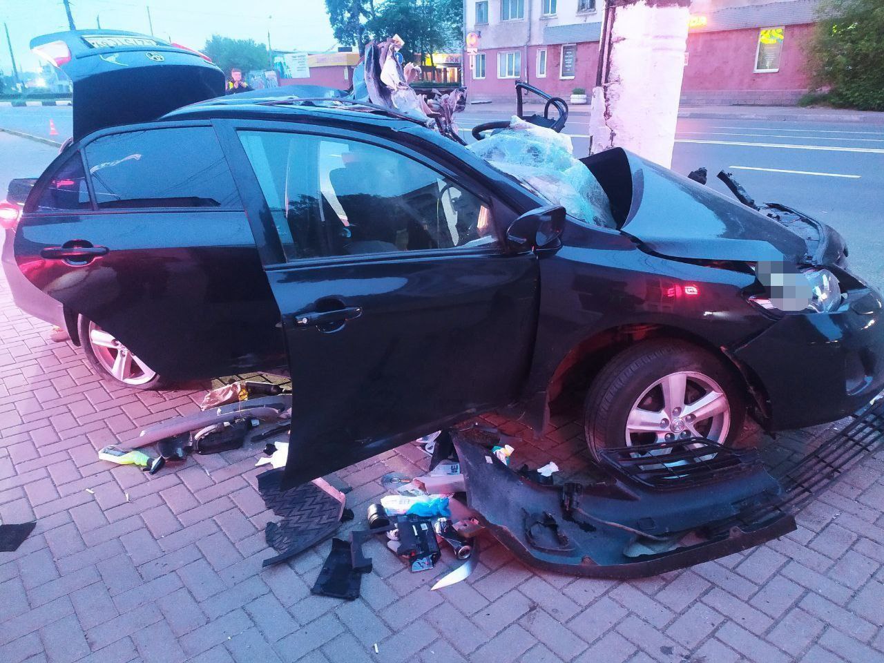 В Твери молодой водитель врезался в столб и попал в реанимацию В Твери молодой водитель врезался в столб и попал в реанимацию