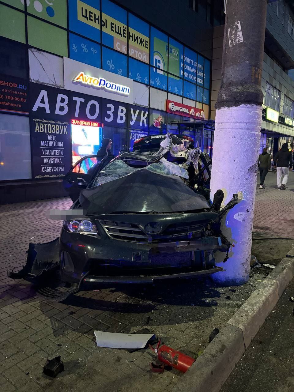В Твери молодой водитель врезался в столб и попал в реанимацию