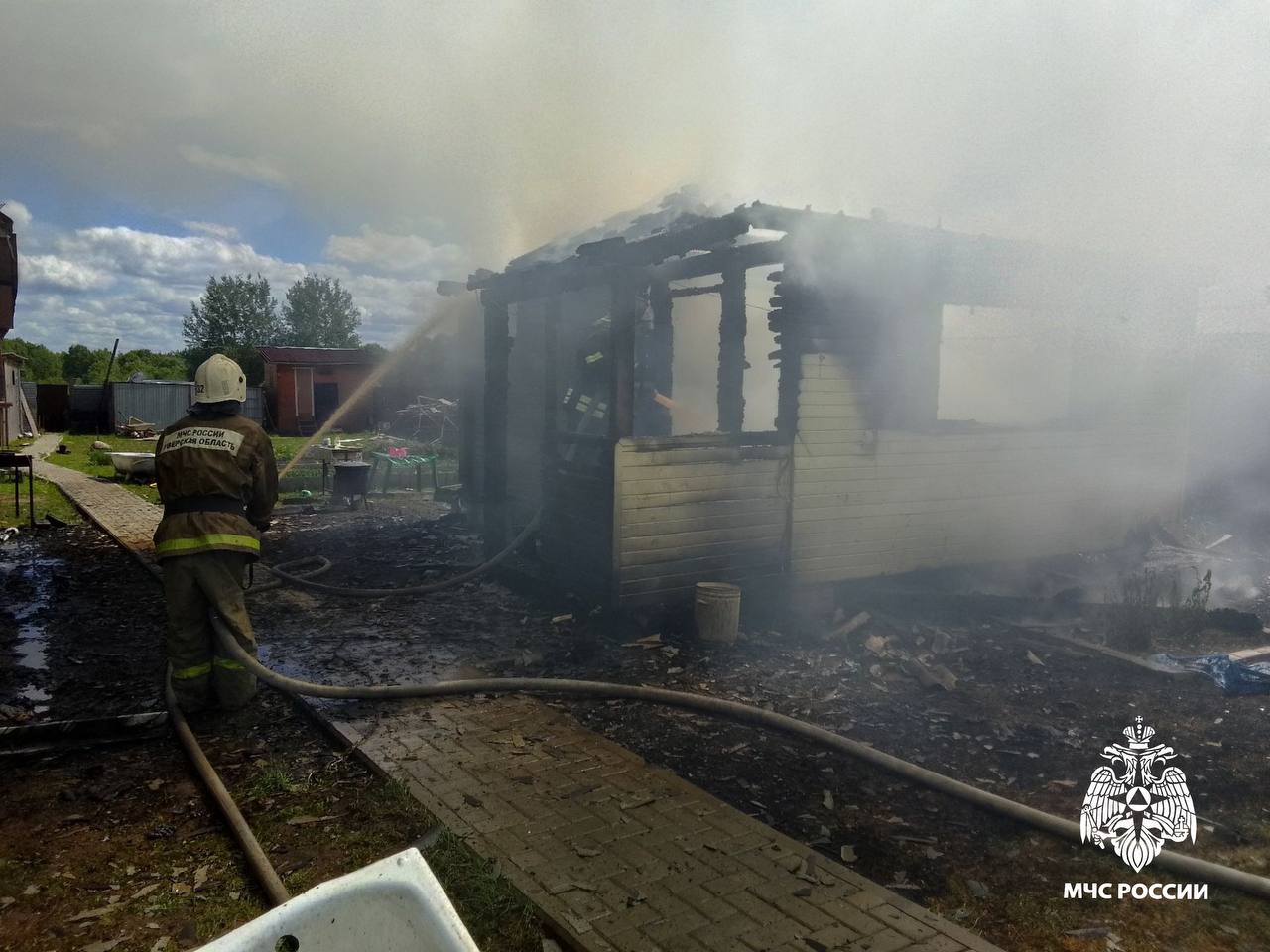 В Тверской области при пожаре полностью сгорела баня В Тверской области при пожаре полностью сгорела баня