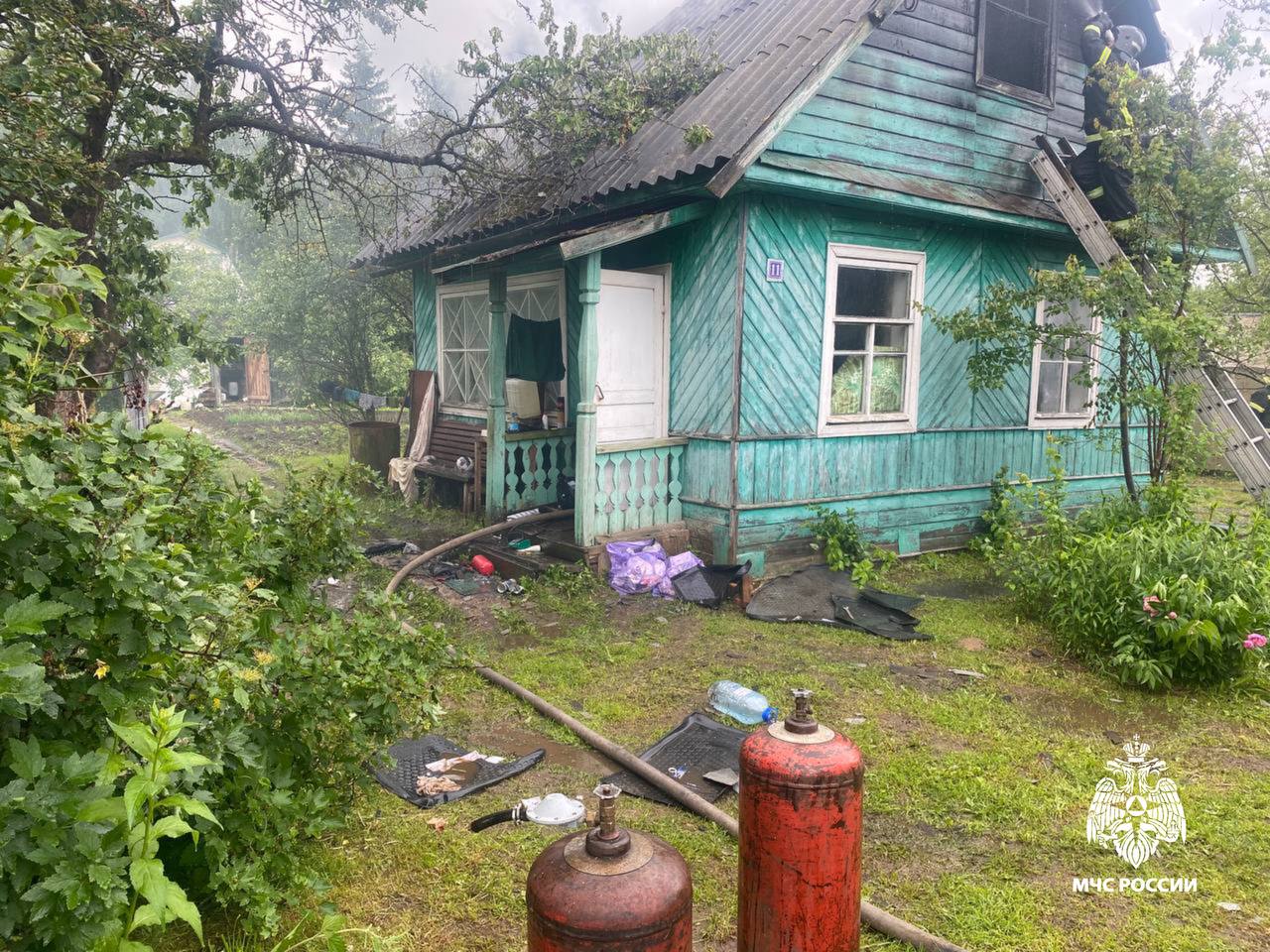 В Тверской области загорелся дачный дом В Тверской области загорелся дачный дом