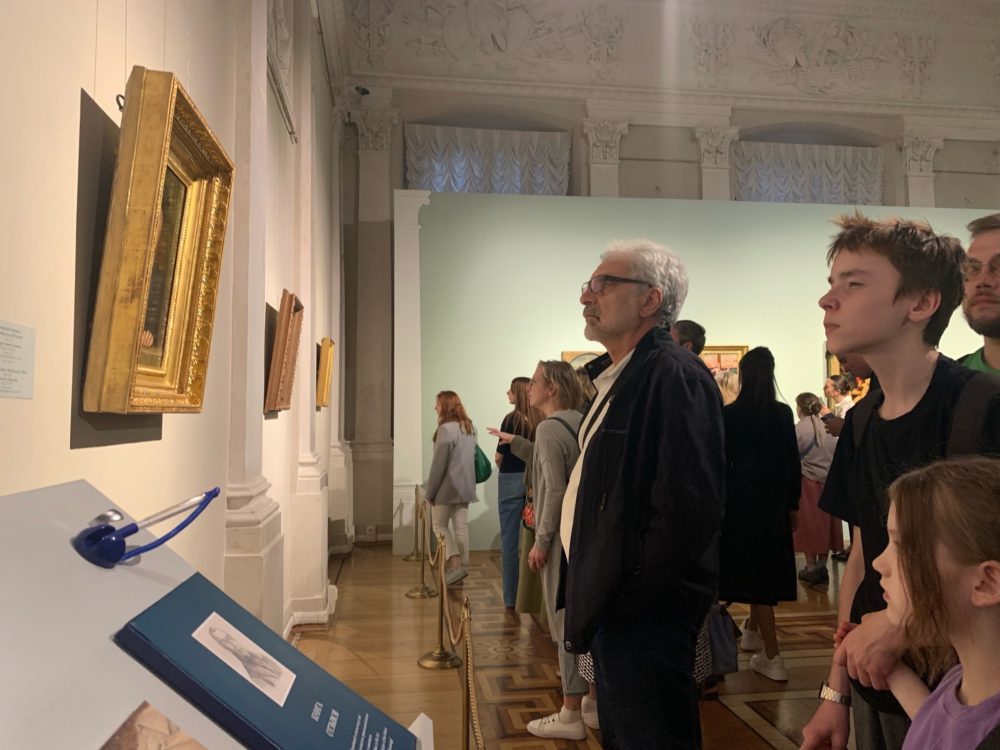 В Эрмитаже открылась выставка, посвящённая уроженцу Торопца Андрею Митрохину В Эрмитаже открылась выставка, посвящённая уроженцу Торопца Андрею Митрохину
