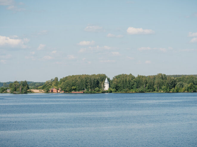 Остров, которого не было: как за Калязинской колокольней вновь оживает монастырь