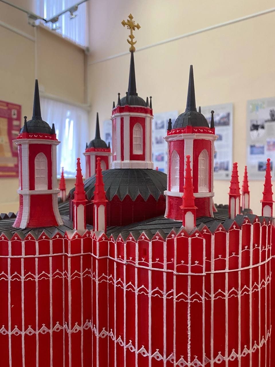 В Твери открылась выставка миниатюр города