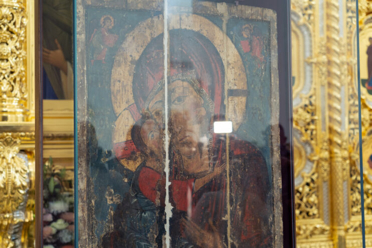 В Спасо-Преображенском соборе Твери находится чудотворная Страстная-Кашинская икона Божией Матери