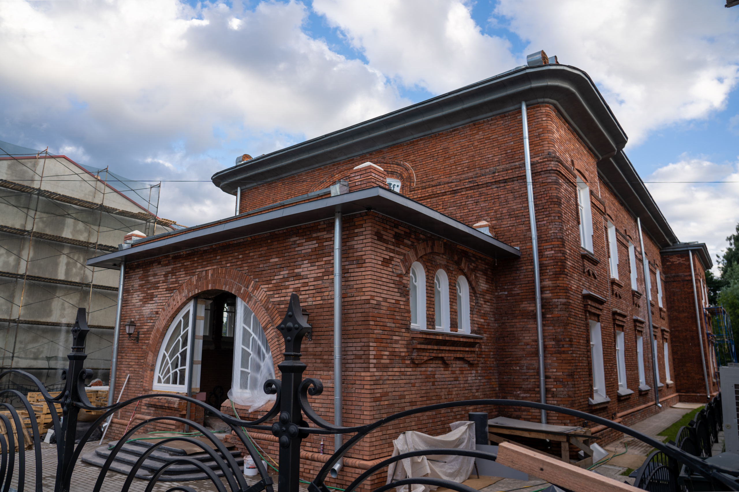 От Западного моста до реконструкции земского училища: Фоторепортаж крупных Тверских строек От Западного моста до реконструкции земского училища: Фоторепортаж крупных Тверских строек