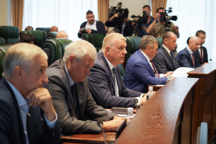 Фоторепортаж с заседания о результатах деятельности Правительства Тверской области Станислав Петрушенко: В прошлом году было отремонтировано 597 км дорог регионального и муниципального значения