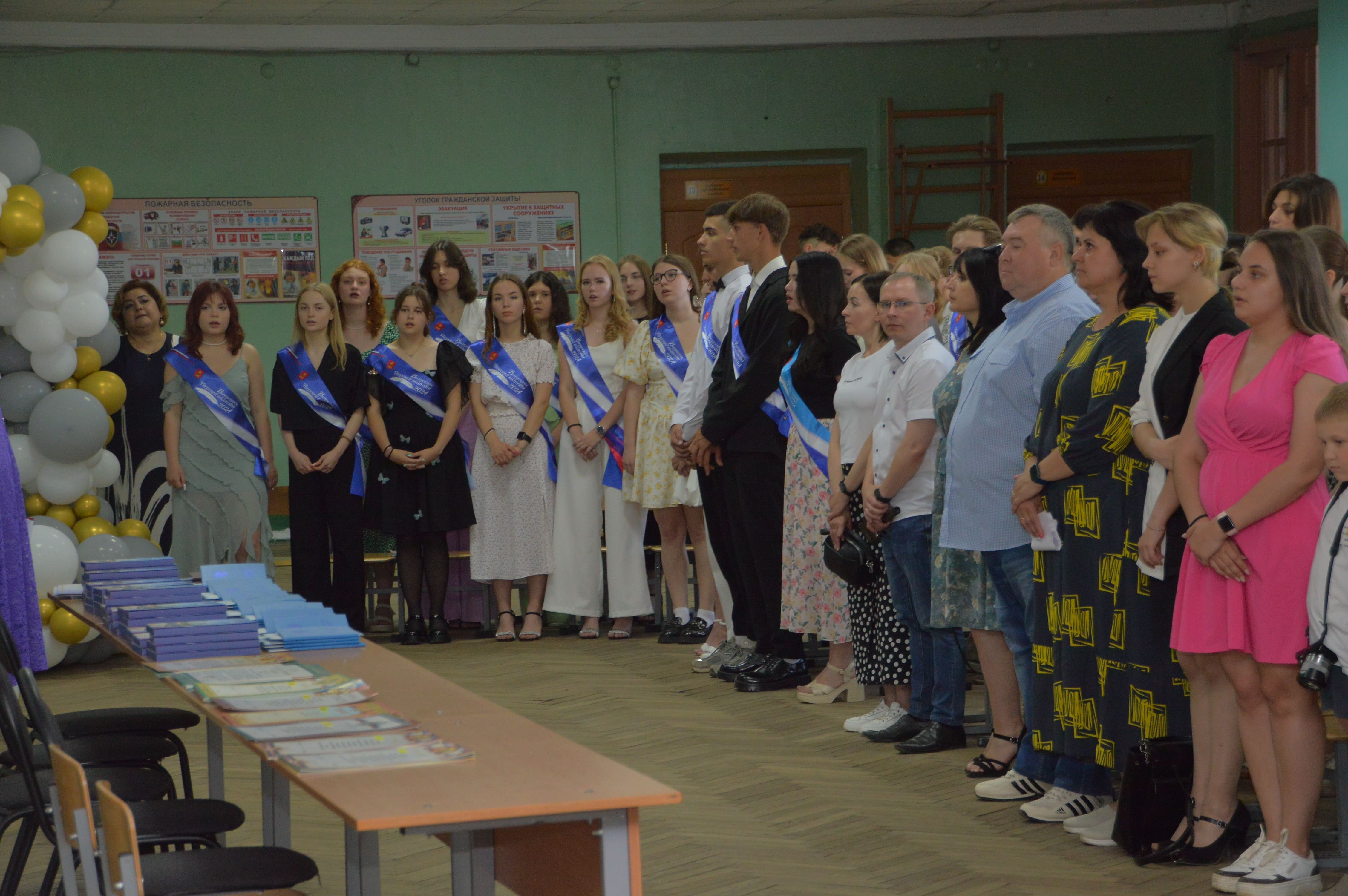 В Твери продолжают вручать аттестаты выпускникам