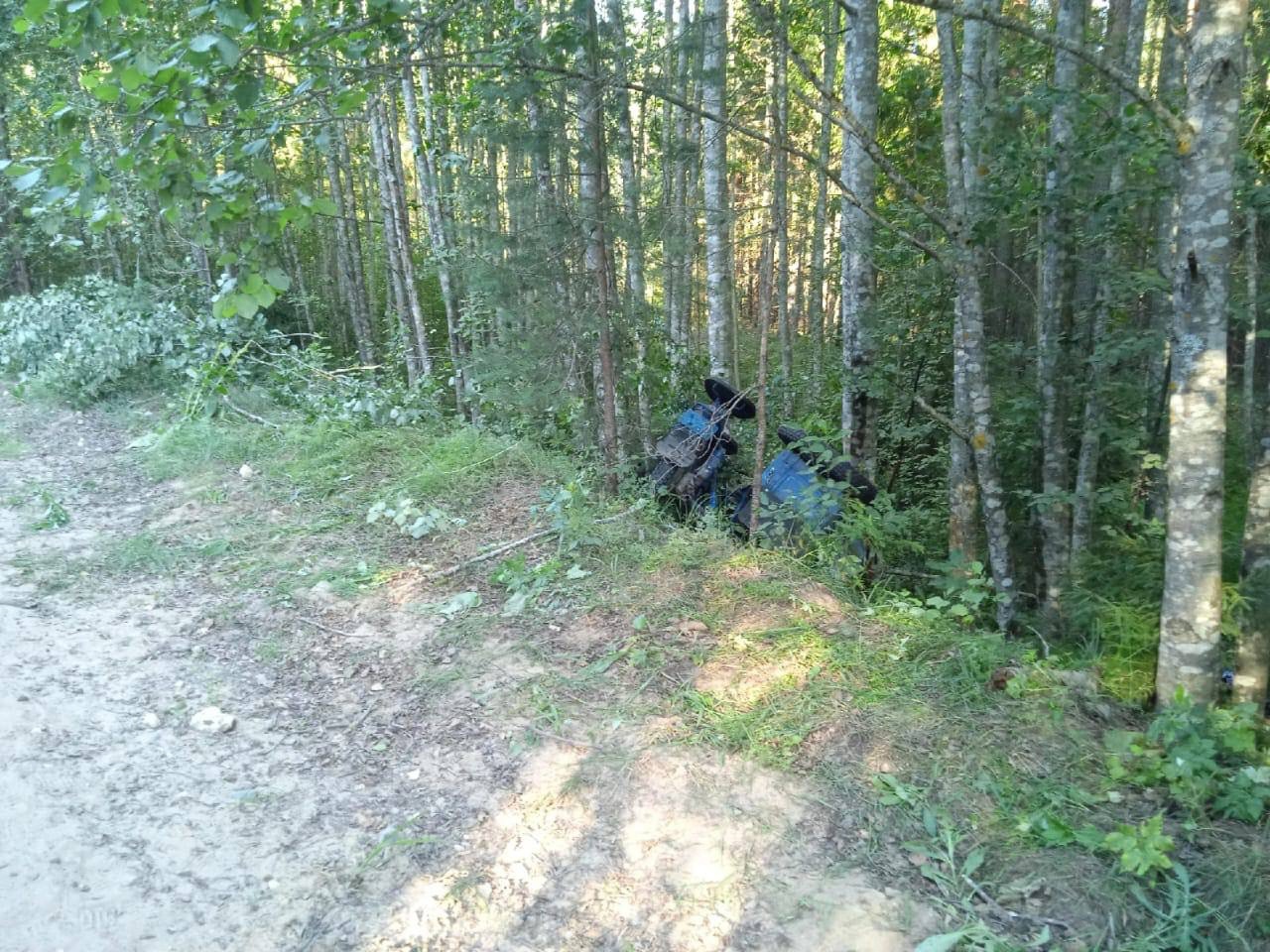 В Тверской области три подростка на мотоцикле съехали в кювет