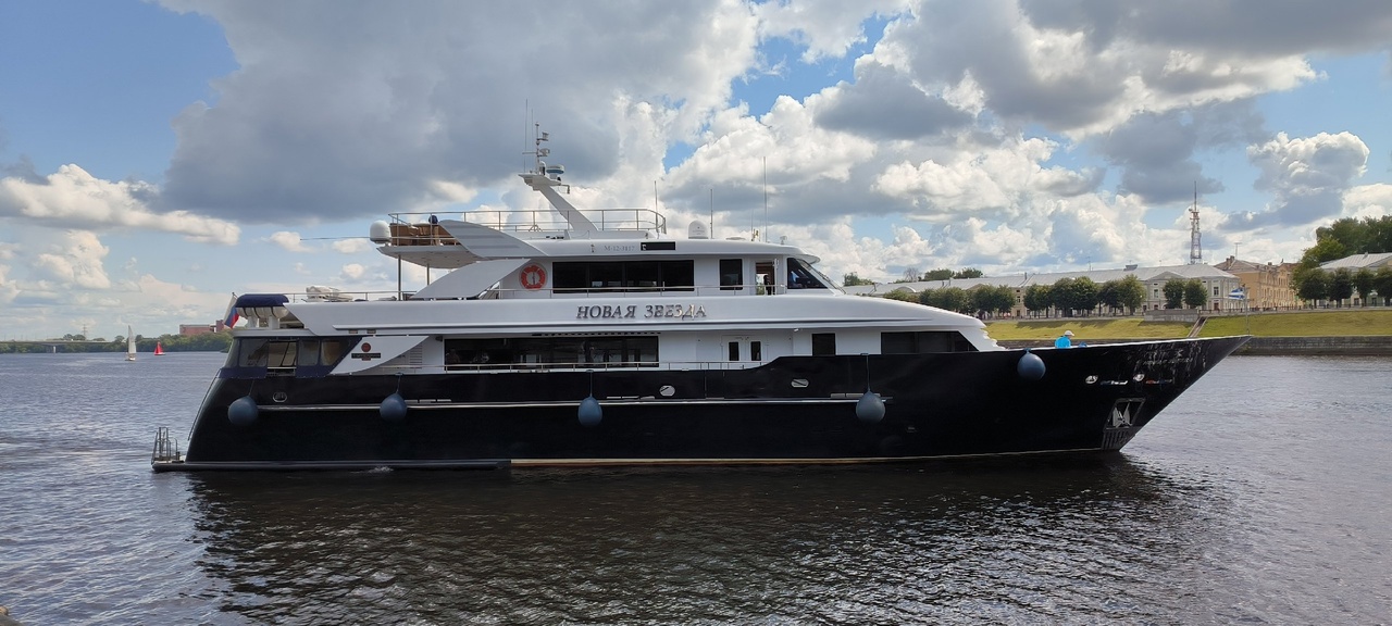 В День ВМФ в Тверь прибыла одна из самых дорогих яхт России В День ВМФ в Тверь прибыла одна из самых дорогих яхт России