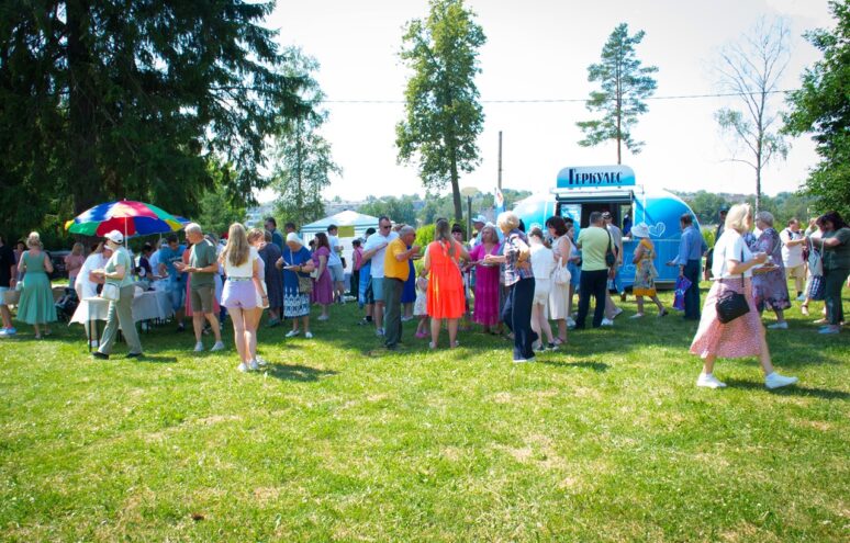 В Тверской области  выступили известные российские исполнители и определили лучших кашеваров