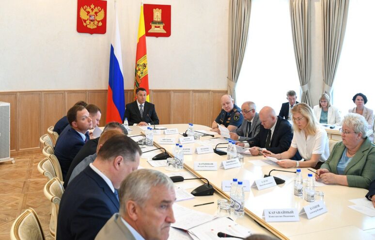 Игорь Руденя провёл заседание Межведомственной комиссии по земельным отношениям Игорь Руденя провёл заседание Межведомственной комиссии по земельным отношениям