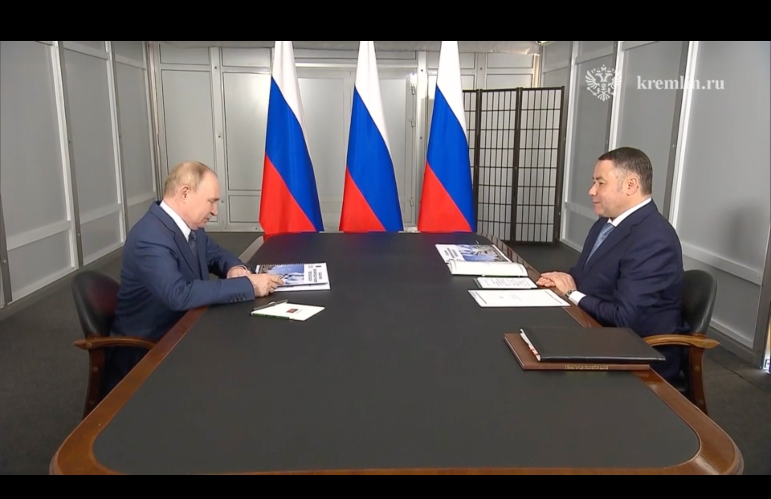 Президент России Владимир Путин проводит встречу в губернатором Тверской области Игорем Руденей Президент России Владимир Путин проводит встречу в губернатором Тверской области Игорем Руденей